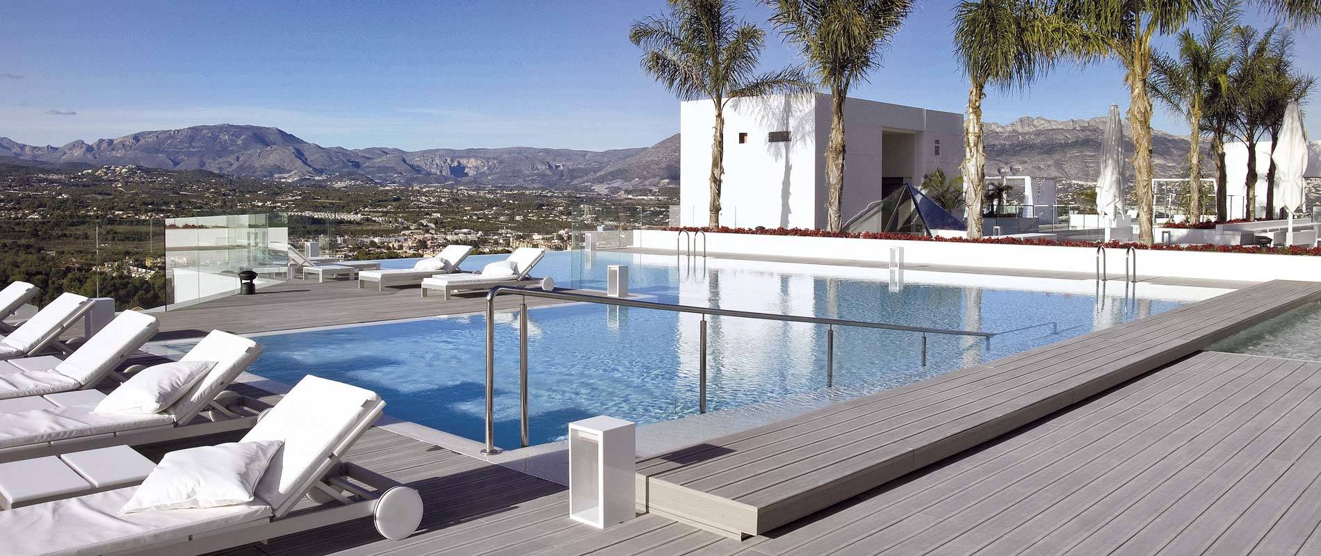 ESPAGNE Terrasse piscine de l hotel Sha Wellness Clinic Alic ESPAGNE Terrasse piscine de l hotel Sha Wellness Clinic Alic