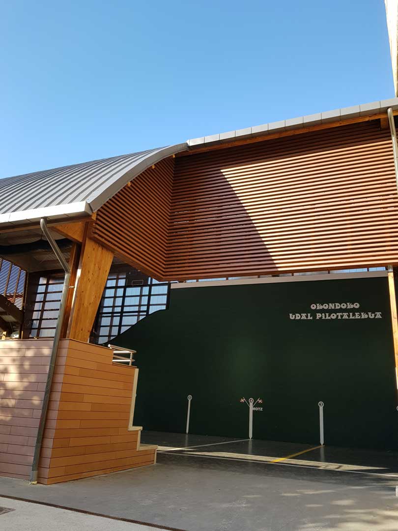 VISENDUM Figueres Marrón Exótico Fachada Fronton de Okondo